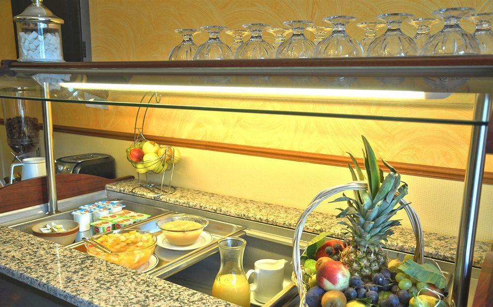 Hotel Ecusson Saint-Hilaire-de-Brethmas Dış mekan fotoğraf