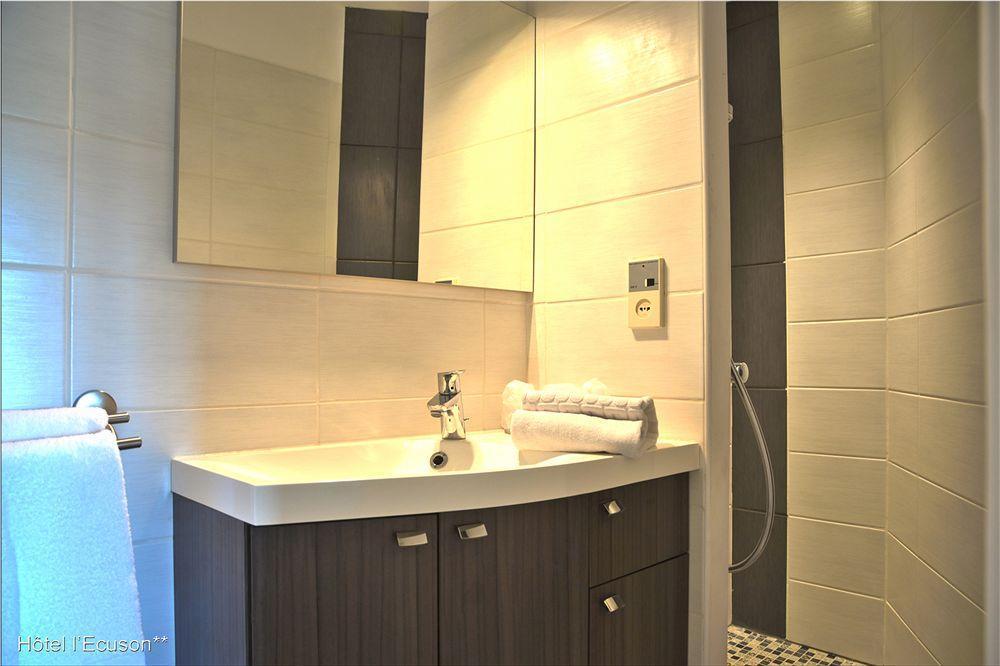 Hotel Ecusson Saint-Hilaire-de-Brethmas Dış mekan fotoğraf