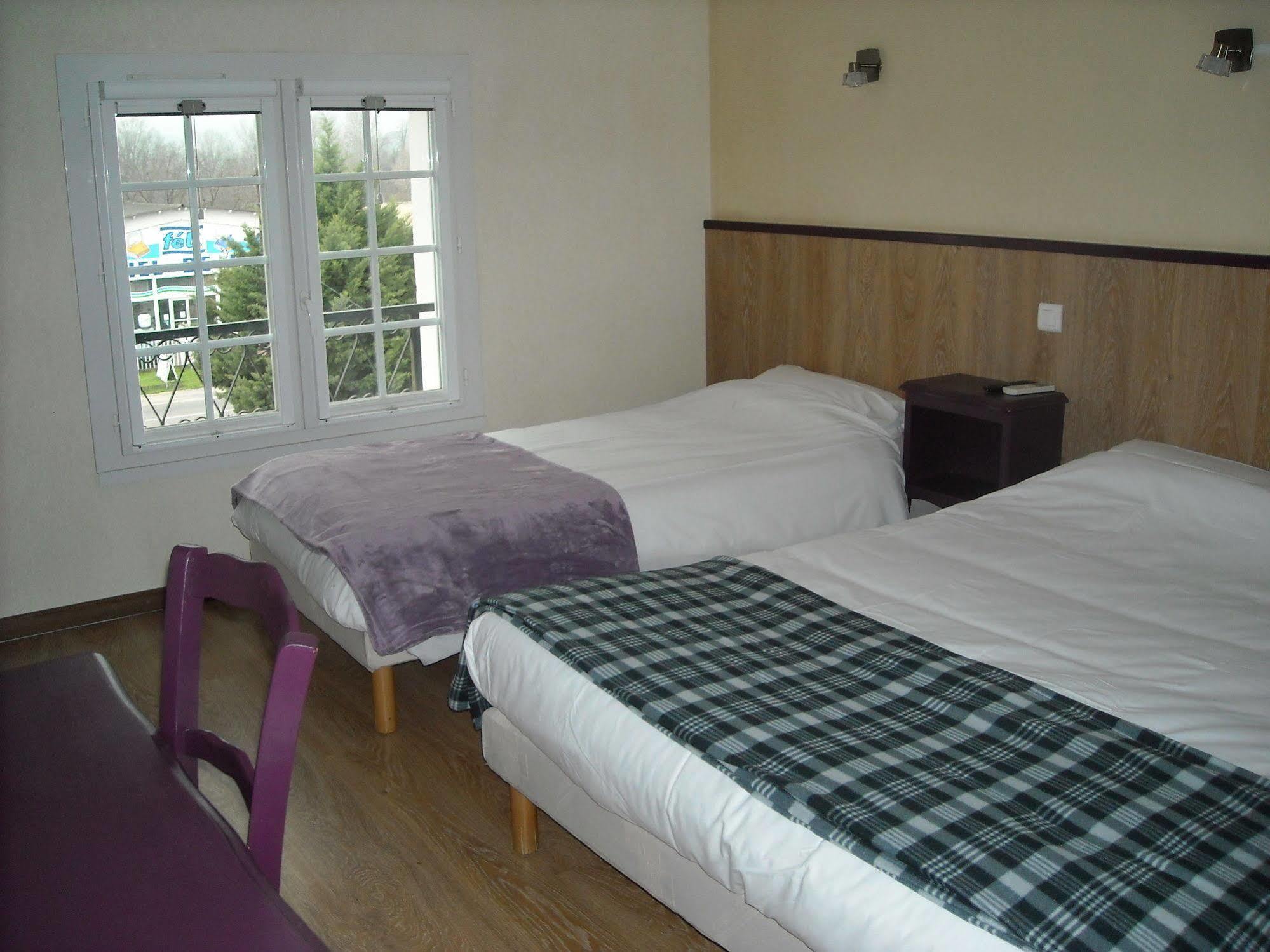Hotel Ecusson Saint-Hilaire-de-Brethmas Dış mekan fotoğraf