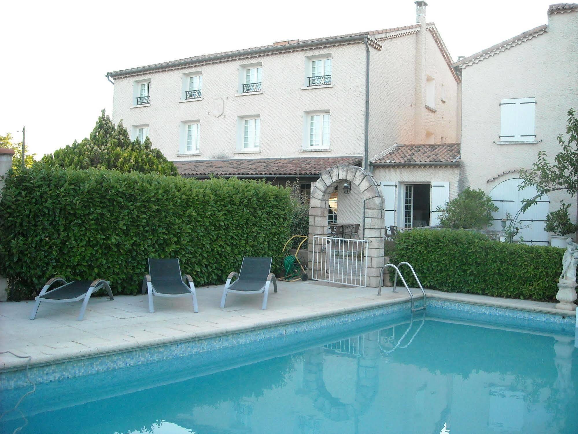 Hotel Ecusson Saint-Hilaire-de-Brethmas Dış mekan fotoğraf