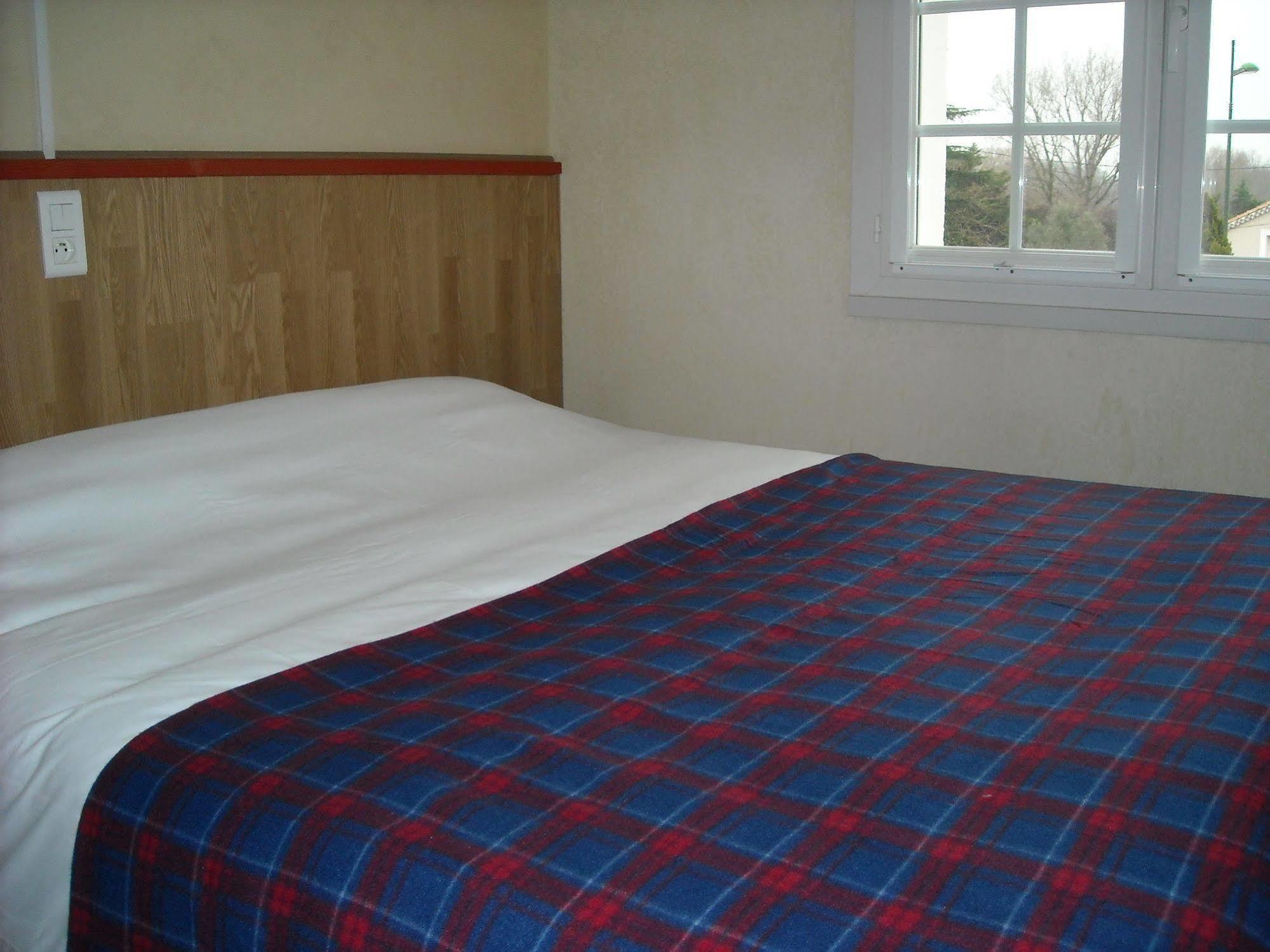 Hotel Ecusson Saint-Hilaire-de-Brethmas Dış mekan fotoğraf