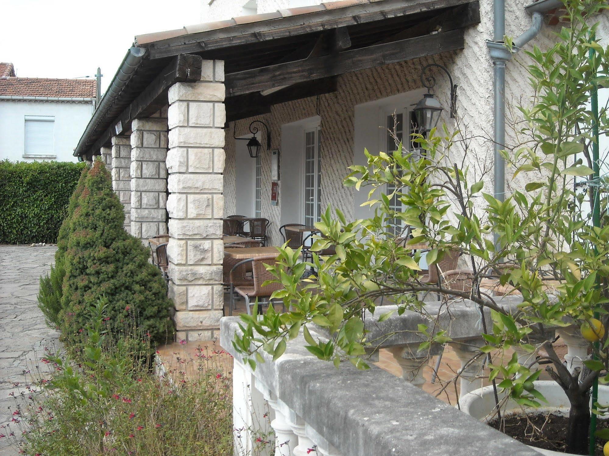 Hotel Ecusson Saint-Hilaire-de-Brethmas Dış mekan fotoğraf