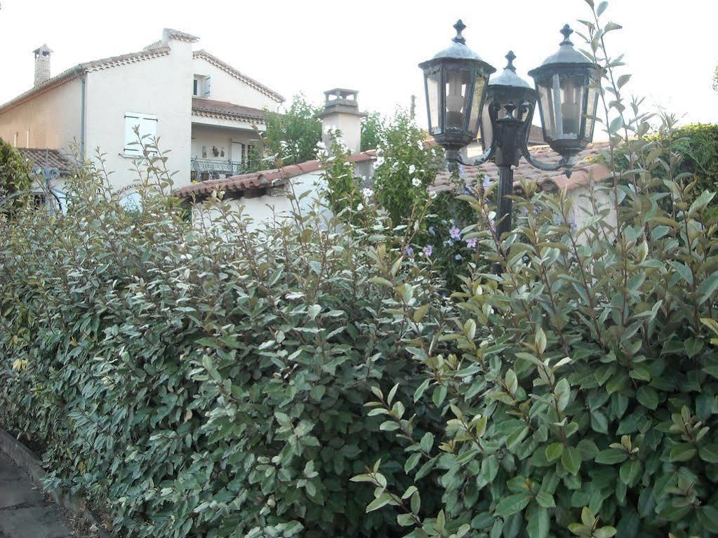 Hotel Ecusson Saint-Hilaire-de-Brethmas Dış mekan fotoğraf