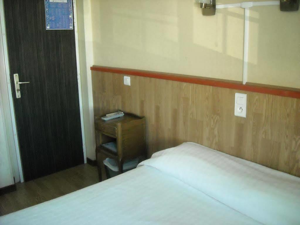 Hotel Ecusson Saint-Hilaire-de-Brethmas Dış mekan fotoğraf