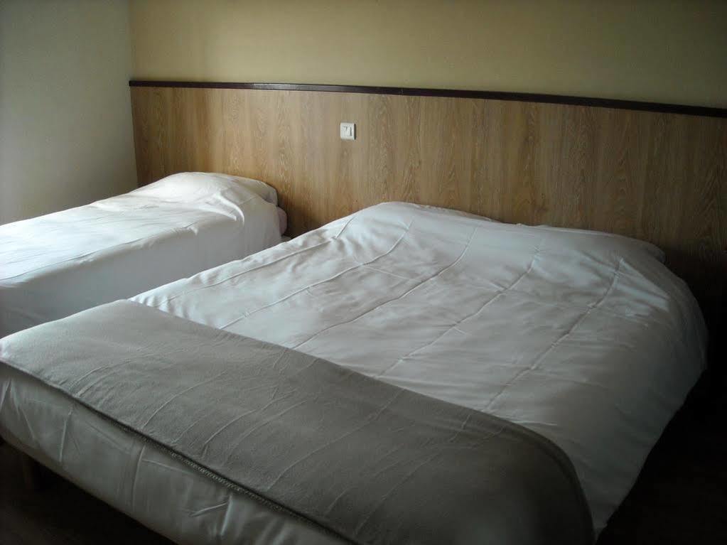 Hotel Ecusson Saint-Hilaire-de-Brethmas Dış mekan fotoğraf
