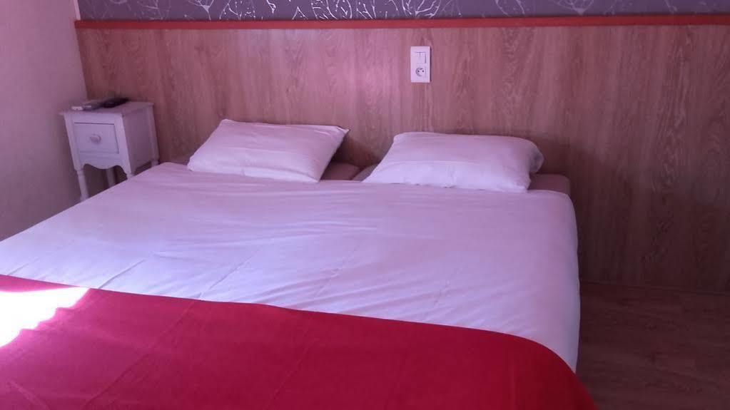 Hotel Ecusson Saint-Hilaire-de-Brethmas Dış mekan fotoğraf