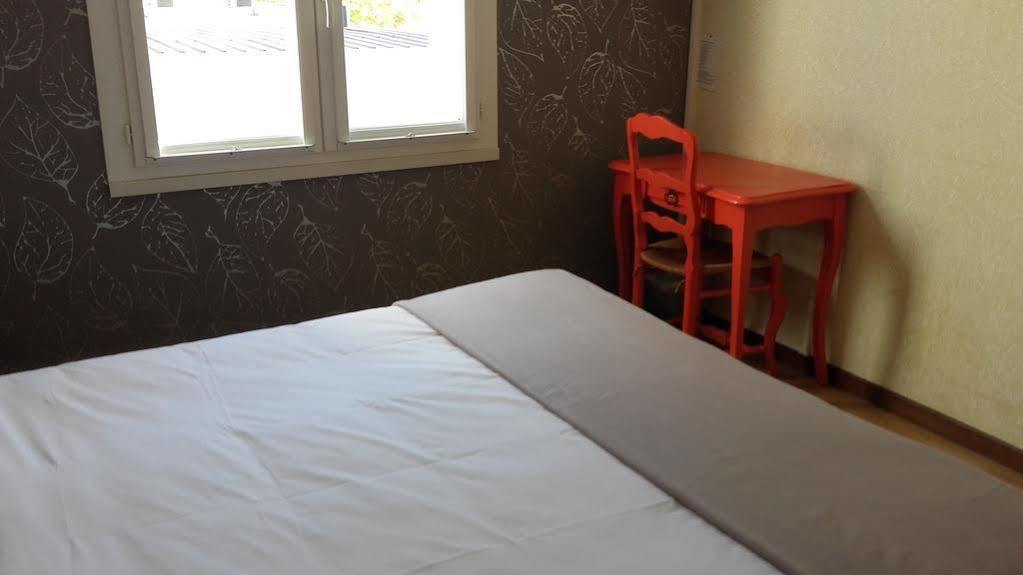 Hotel Ecusson Saint-Hilaire-de-Brethmas Dış mekan fotoğraf